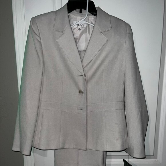 NWT - Le Suit Ladies Two Piece Dress Suit - Picture 1 of 7